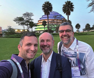 Christoph Spinner, Stefan Esser, Roger Vogelmann in Kigali (vlnr)